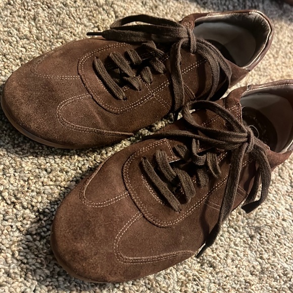 Cole Haan Shoes - Cole Haan Brown lace up shoe. 8b Barely used. great quality shoe.